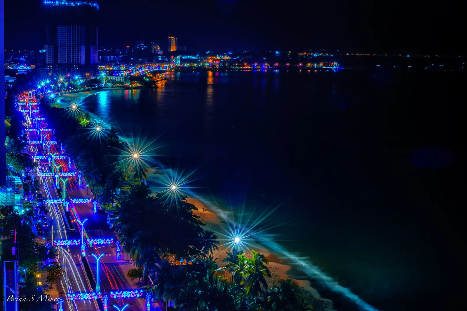 The city of Nha Trang lit up at night.
