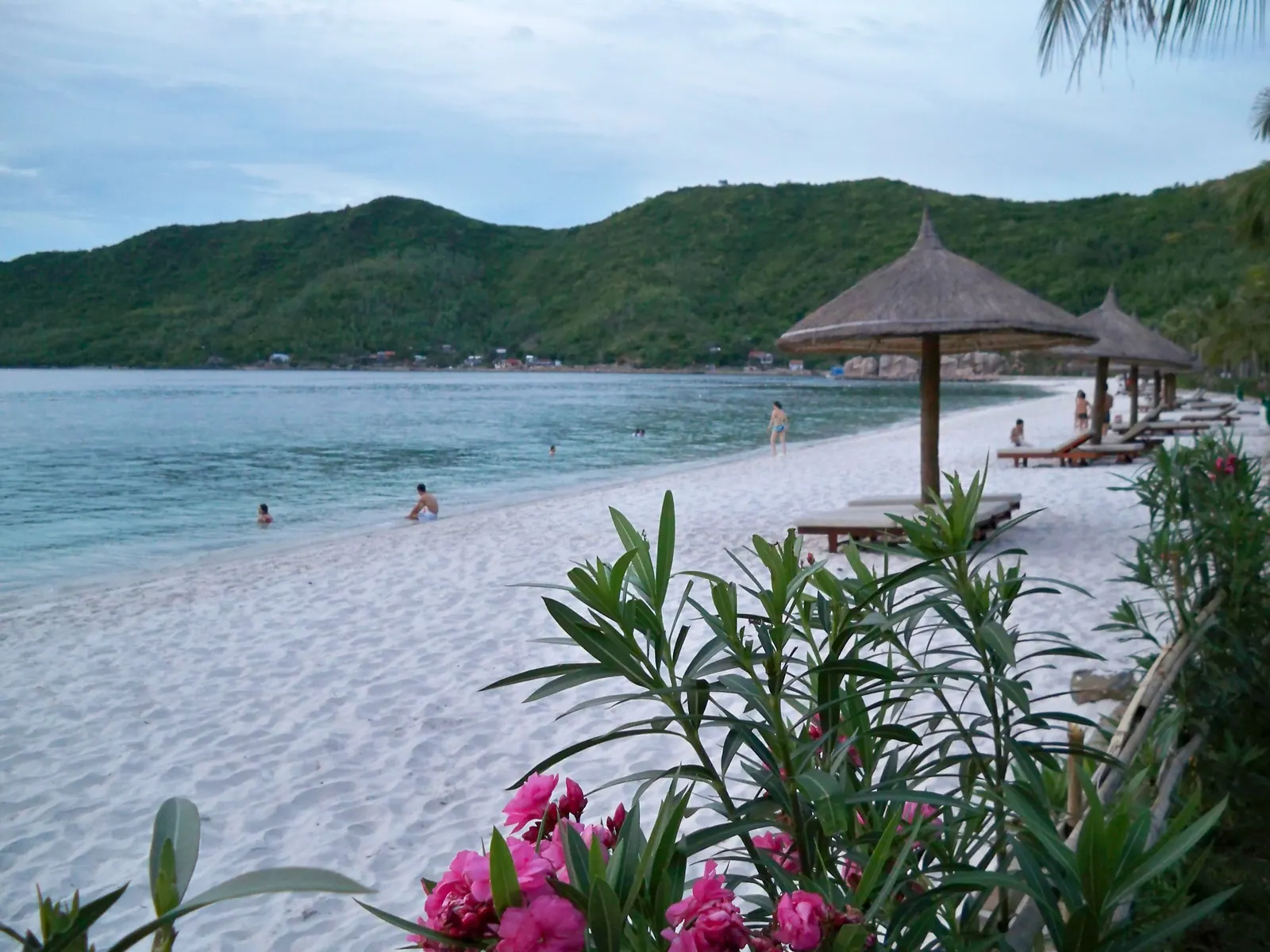 The beach at Vinpearl Land on Hon Tre island.